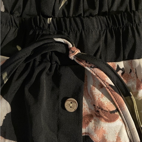 Plus size floral skirt size 4X black and pink elastic waist - Picture 4 of 4